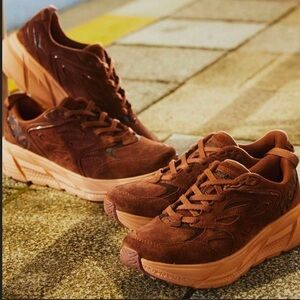 Hoka One One Clifton Suede Unisex Sneakers Cappuccino